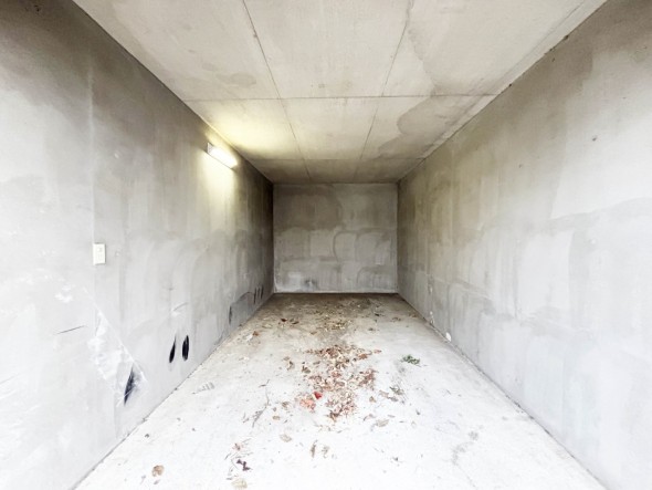 雨が降った際にも汚れにくい地下車庫。