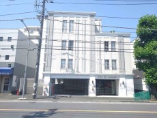 爽やかな青空の下に贅沢なほどに降り注ぐ陽光、豊かな居住性と、クオリティが見事に調和した住空間は、住まうことの喜びを感じさせてくれ