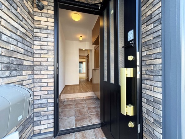 居住者の帰り、訪れる方を優しく迎え、やすらぎに満ちた生活空間を予感させる。健やかな暮らしを楽しめそう。