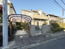 周辺は閑静な住宅街につき落ち着いた環境です。