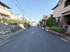 前面道路が広くお車の出し入れもスムーズ