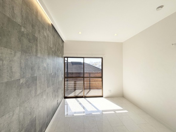 洋室6帖。明るくあたたかな居室では、朝の目覚めも気持ちよく起きられます。