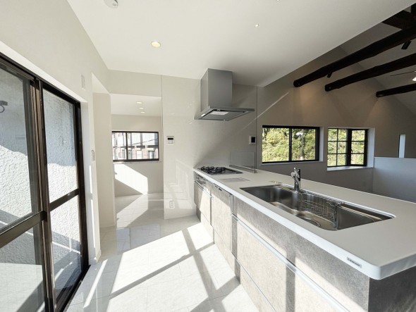 使い勝手の良い設備のキッチンで効率よくお料理もできます。