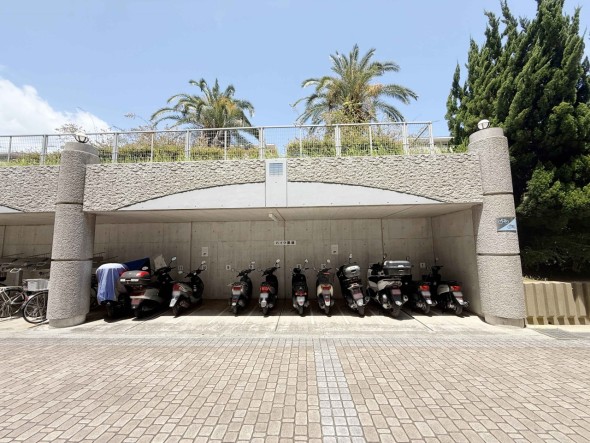敷地内バイク置き場。空き状況等に関しましてはお気軽にお問い合わせください。