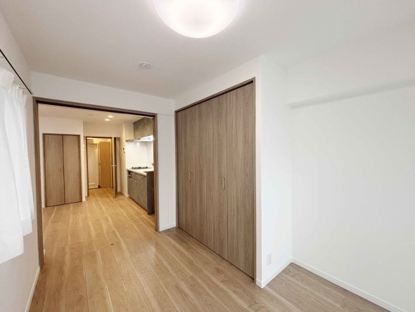 明るくあたたかな居室では、朝の目覚めも気持ちよく起きられます。