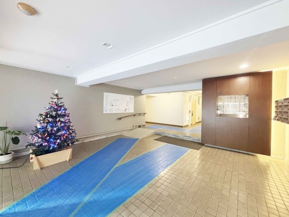 お客様をお迎えするエントランスは落ち着いた雰囲気。