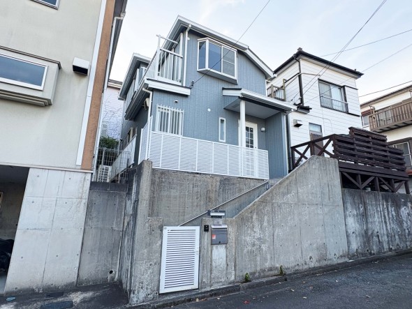 周辺は閑静な住宅街につき落ち着いた環境です。