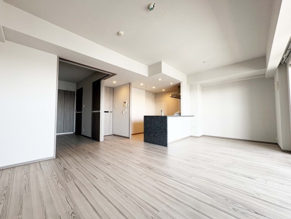 LDK16.4帖。のびのびとくつろげるリビングは、家族のコミュニケーションの場として、みんなが集まる一番の場所に。