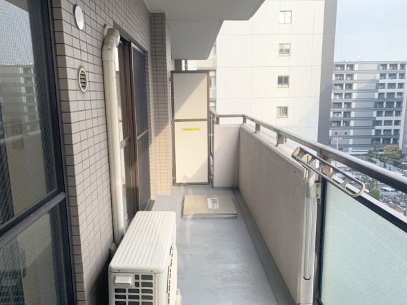 日差しの差し込むバルコニー