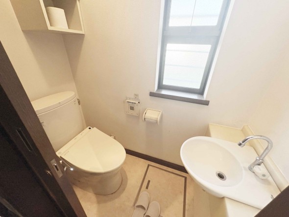 ウォシュレット機能付きトイレ(1階)