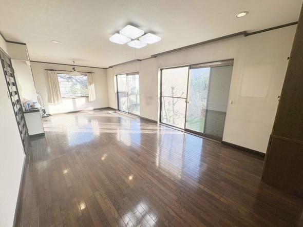 家族と過ごす時間を大切にしたい方にぴったりの明るくゆとりある住空間です。