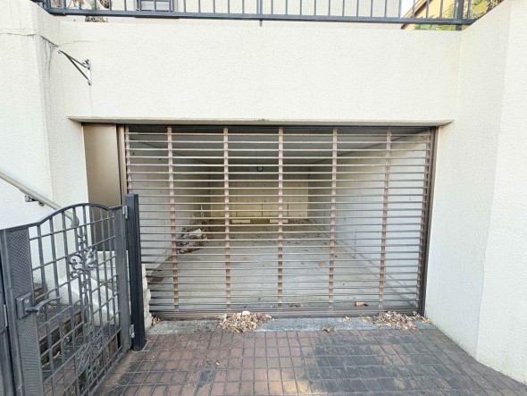 地下車庫ございます