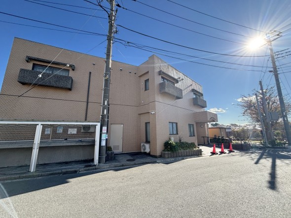 爽やかな青空の下に贅沢なほどに降り注ぐ陽光、豊かな居住性と、クオリティが見事に調和した住空間は、住まうことの喜びを感じさせてくれ