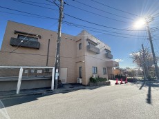 爽やかな青空の下に贅沢なほどに降り注ぐ陽光、豊かな居住性と、クオリティが見事に調和した住空間は、住まうことの喜びを感じさせてくれ