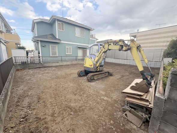 青空広がる解放感ある立地です。