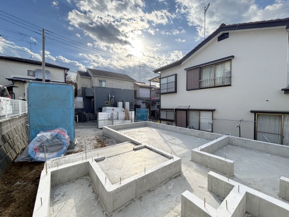 爽やかな青空の下に贅沢なほどに降り注ぐ陽光、豊かな居住性と、クオリティが見事に調和した住空間は、住まうことの喜びを感じさせてくれ