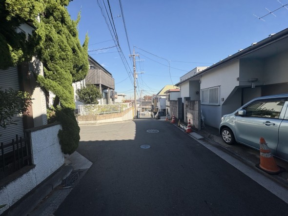 車通りが少ないので騒音やお子様の通学に安心です。