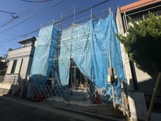 爽やかな青空の下に贅沢なほどに降り注ぐ陽光、豊かな居住性と、クオリティが見事に調和した住空間は、住まうことの喜びを感じさせてくれ