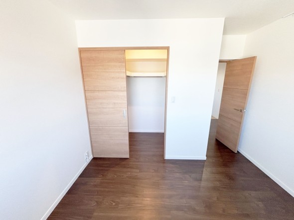 感性を育むプライベートルームはシンプルでスマートな空間。