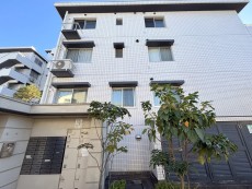 爽やかな青空の下に贅沢なほどに降り注ぐ陽光、豊かな居住性と、クオリティが見事に調和した住空間は、住まうことの喜びを感じさせてくれ