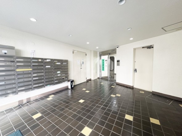 広々としたエントランスホール。