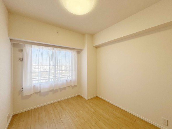 感性を育むプライベートルームはシンプルでスマートな空間。