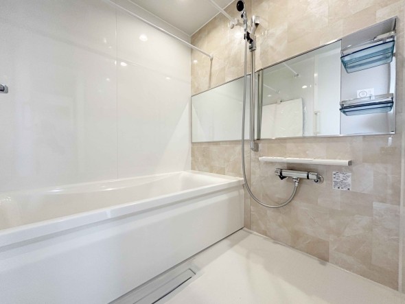 内装 1日の疲れを癒すバスルーム。