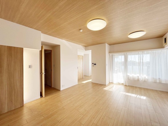 家族と過ごす時間を大切にしたい方にぴったりの明るくゆとりある住空間です。