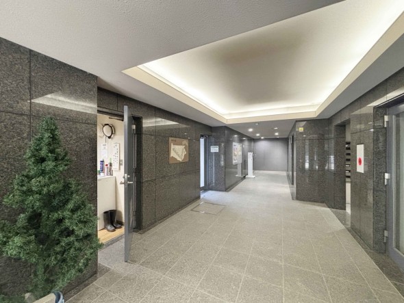 ゆとりのあるエントランスです