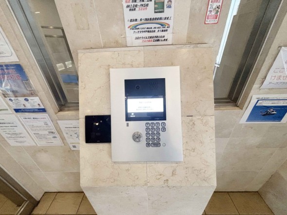 エレベーター付きのマンションです。