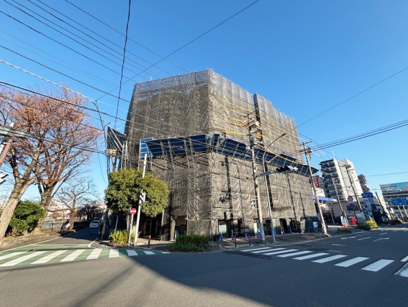 爽やかな青空の下に贅沢なほどに降り注ぐ陽光、豊かな居住性と、クオリティが見事に調和した住空間は、住まうことの喜びを感じさせてくれ
