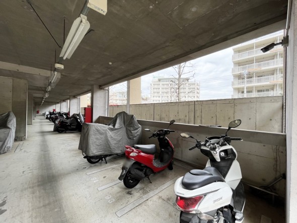 敷地内バイク置き場