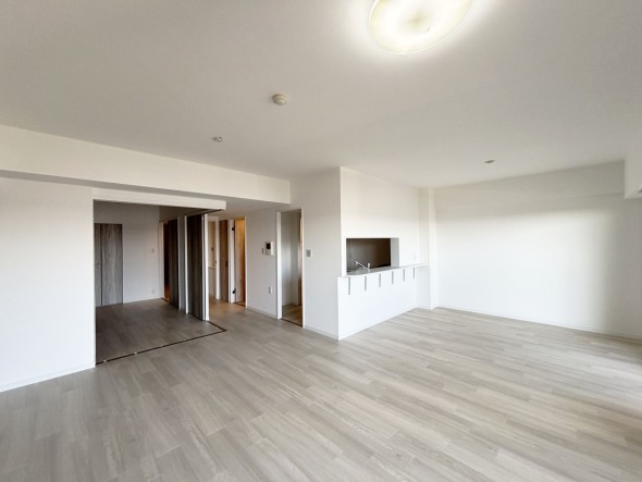 家族と過ごす時間を大切にしたい方にぴったりの明るくゆとりある住空間です。