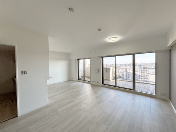 家族と過ごすひと時を優しく包み込むリビングダイニング。