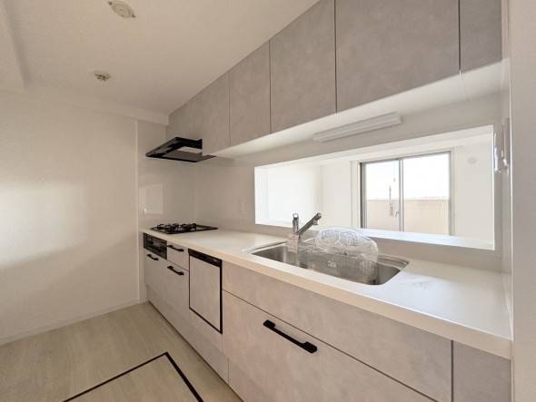 使い勝手の良い設備のキッチンで効率よくお料理もできます。