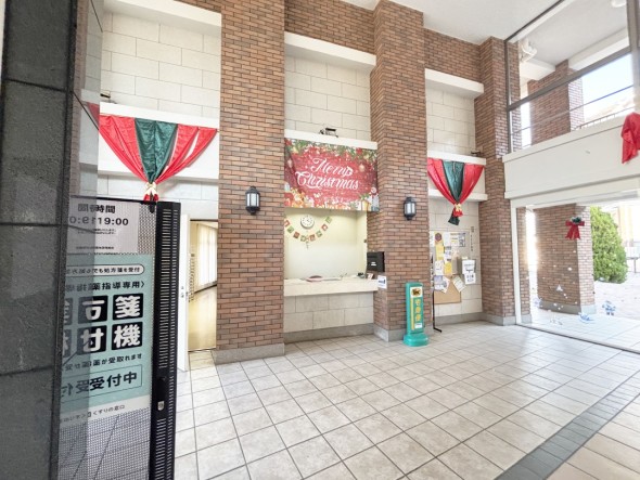 お客様をお迎えする玄関は落ち着いた雰囲気。帰り着くたびに洗練されたテイストの空間に迎えられ誇りと喜びを感じる玄関まわりです。