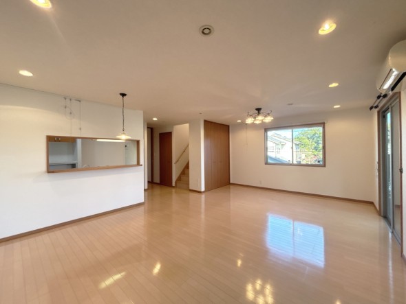 家族と過ごす時間を大切にしたい方にぴったりの明るくゆとりある住空間です。