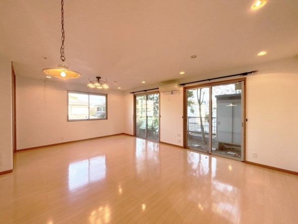 キッチンからはリビングを見渡せます。