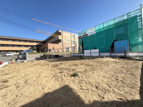 とても開放感ある土地です!日当たりの良さが外観からも伝わります!