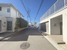 整備された前面道路です。