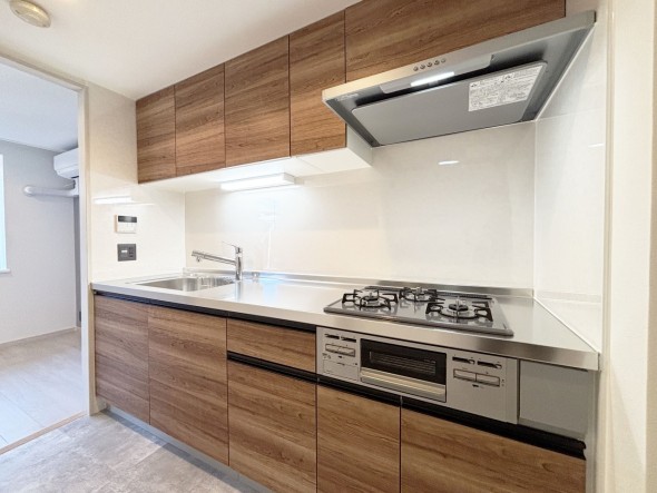 使い勝手の良い設備のキッチンで効率よくお料理もできます。