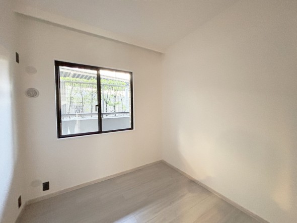 一日の疲れをいやしてくれる主寝室。時を忘れて過ごす場所として過ごせるお部屋です。