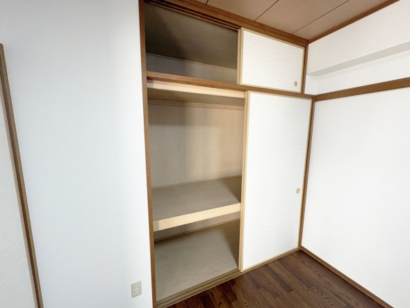 各居室には充実した収納スペース。