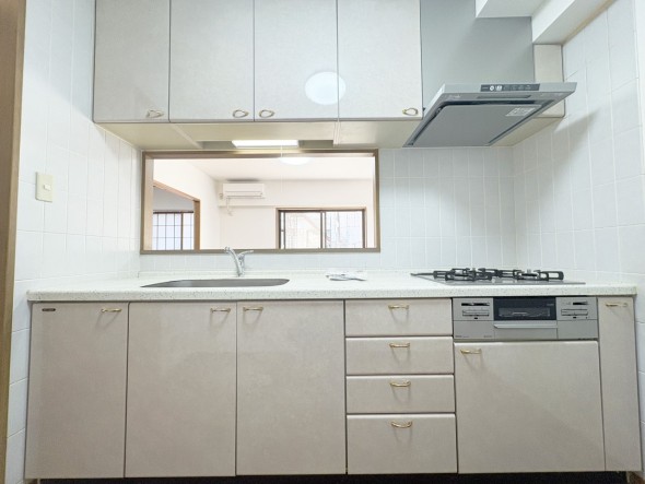 使い勝手の良い設備のキッチンで効率よくお料理もできます。