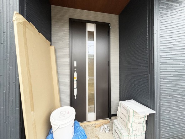 居住者の帰り、訪れる方を優しく迎え、やすらぎに満ちた生活空間を予感させる。健やかな暮らしを楽しめそう。