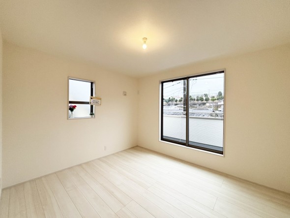 洋室7帖。一日の疲れをいやしてくれる主寝室。時を忘れて過ごす場所として過ごせるお部屋です。