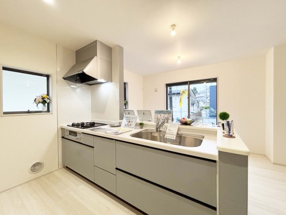 使い勝手の良い設備のキッチンで効率よくお料理もできます。