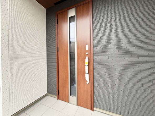 お客様をお迎えする玄関は落ち着いた雰囲気。