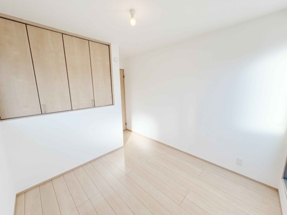 明るくあたたかな居室では、朝の目覚めも気持ちよく起きられます。