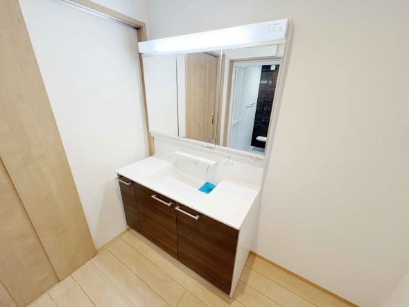 真っ白な洗面台で、気持ちの良い朝を迎えられそうです。